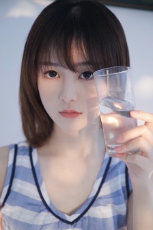 韩国金梅瓶